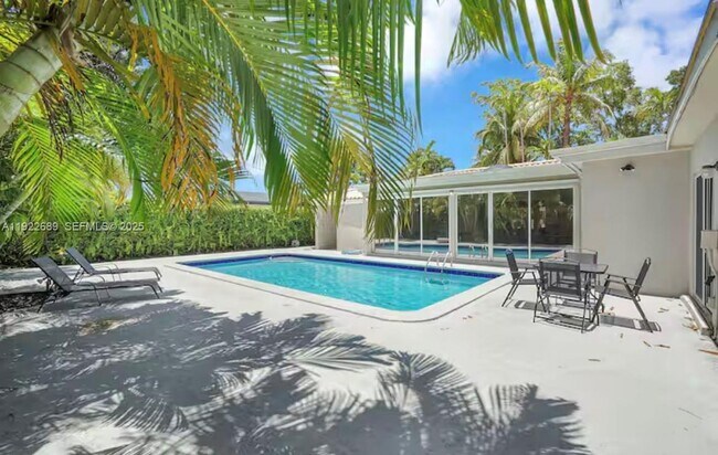 Building Photo - 2080 NE 205th St