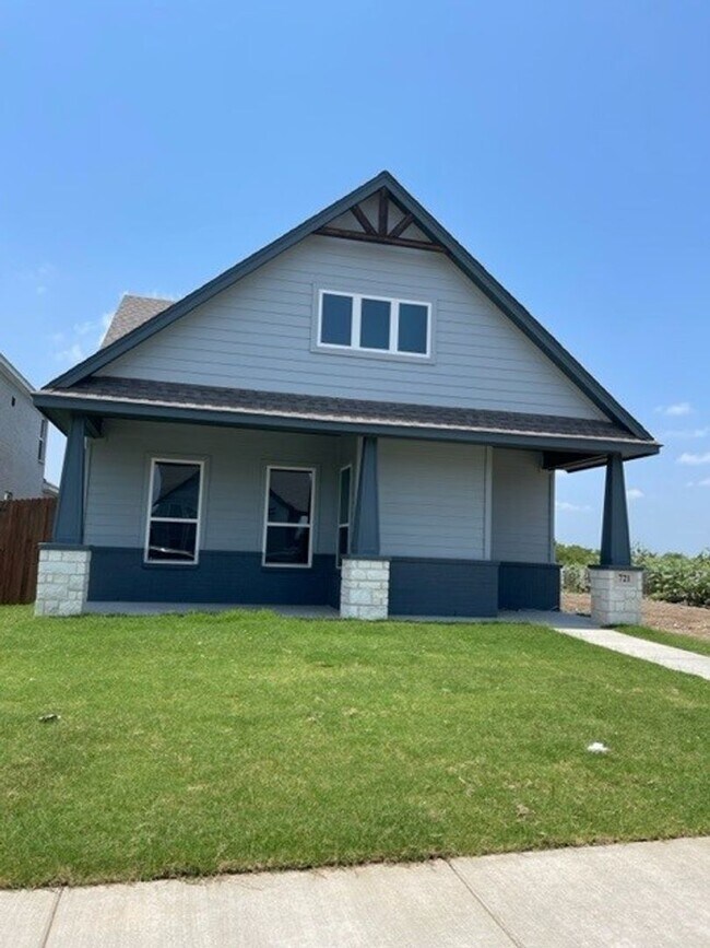 Building Photo - 3/2/2 GREAT DEAL! GODLEY ISD