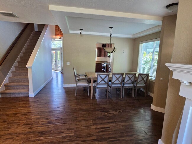 Building Photo - 3 bed 2.5 bath  Home for Rent in Grants Pass