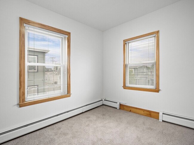 Building Photo - 69 Stowers St