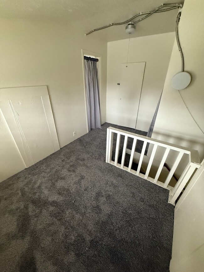 Building Photo - Cute 3 bed house, Great price!