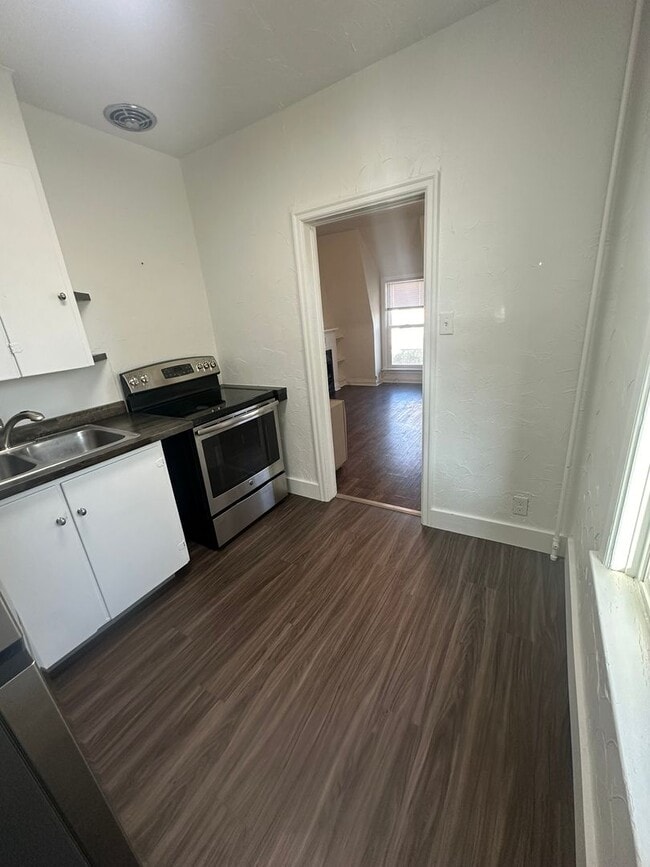 Building Photo - 113 N 6th St