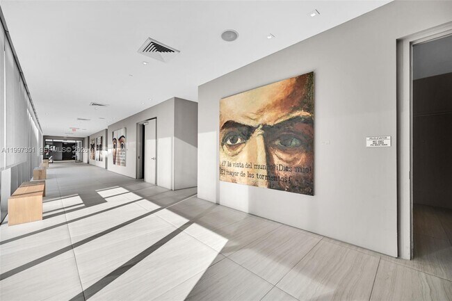 Building Photo - 460 NE 28th St