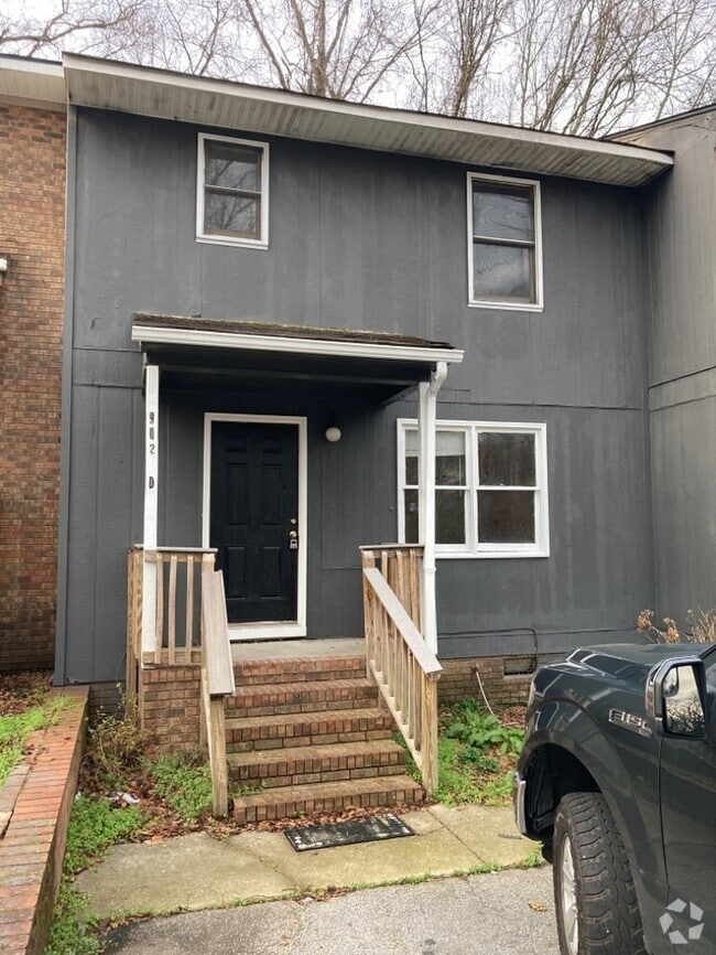 Building Photo - 902 Creekside Dr