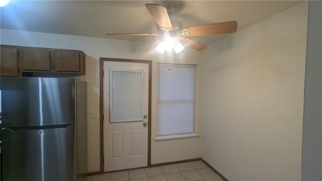 Building Photo - 687 N Betty Jo Dr