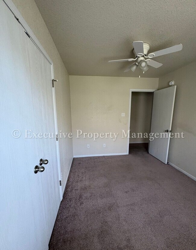 Building Photo - 208 Janelle Dr