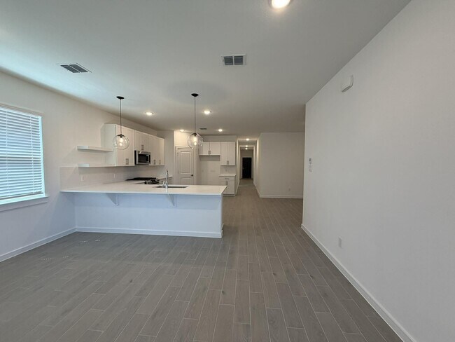 Building Photo - 8338 Bay Oaks Dr