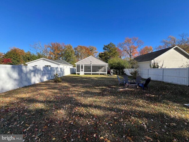 Building Photo - 710 Garfield Ave