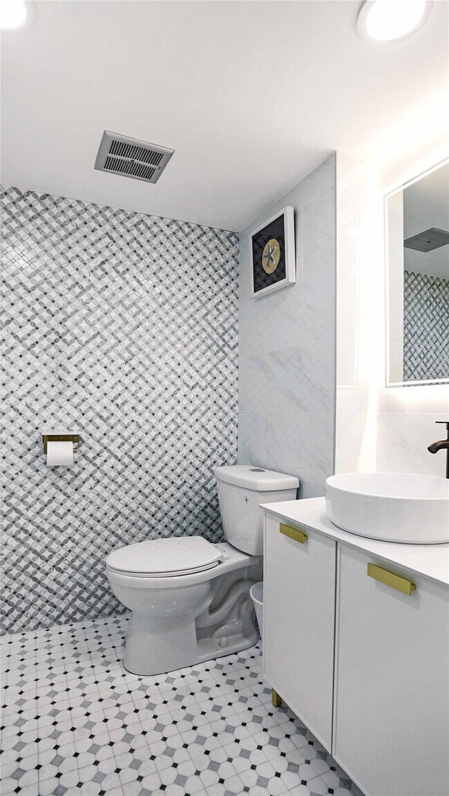 Building Photo - 3550 Galt Ocean Dr