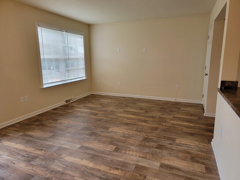 Building Photo - 101 Park Place Cir