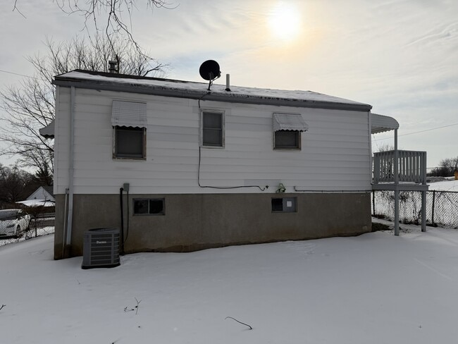 Building Photo - 5635 College Ave