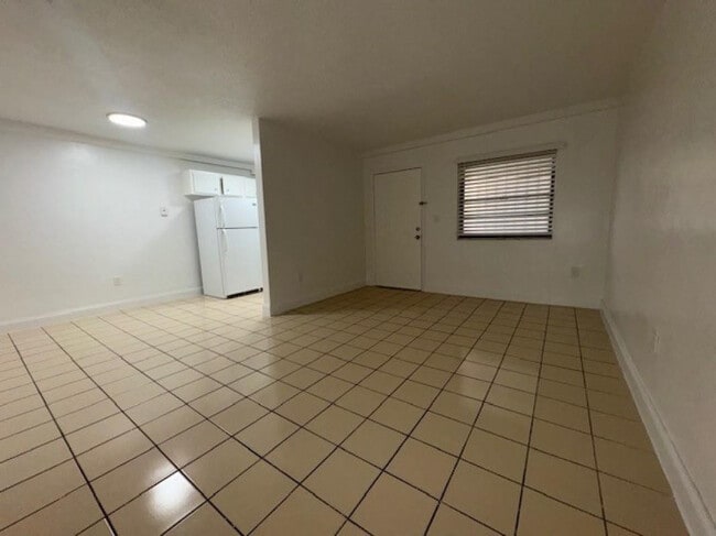 Building Photo - 2031 NE 139th St