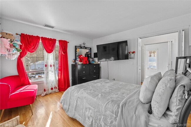 Building Photo - 17 Waring Dr