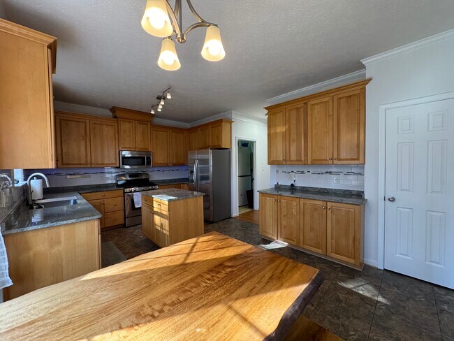 Building Photo - 307 Ludlow Dr