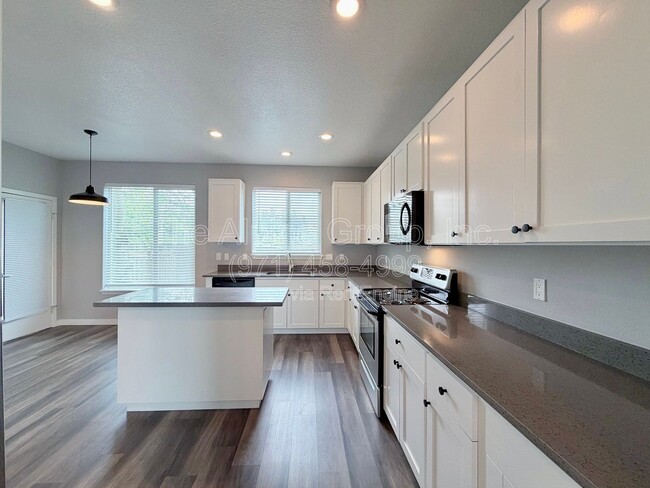 Building Photo - 5847 SW Coventry Pl