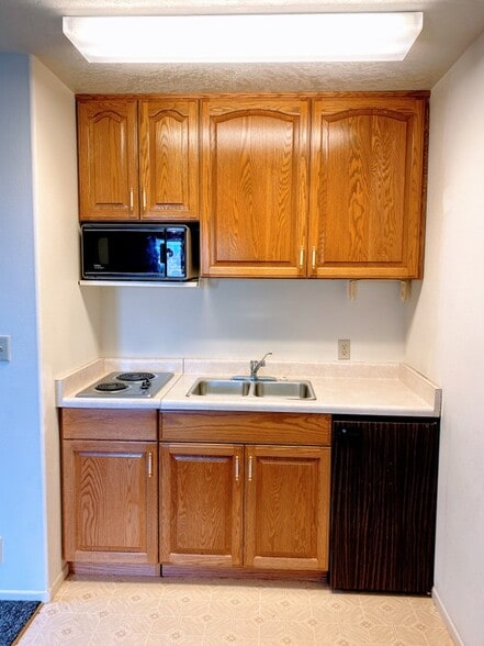 Building Photo - 2330 S Adonis Cir