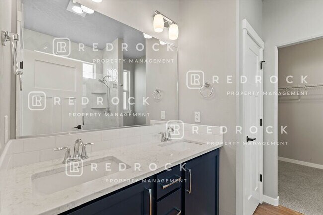 Building Photo - 1725 N Meyers Ct