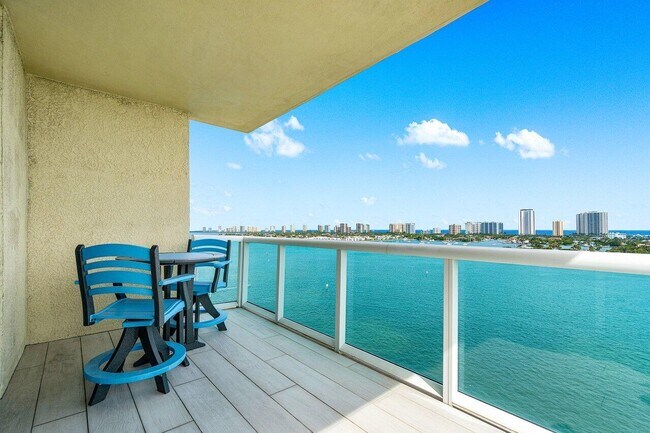 Building Photo - 2640 Lake Shore Dr