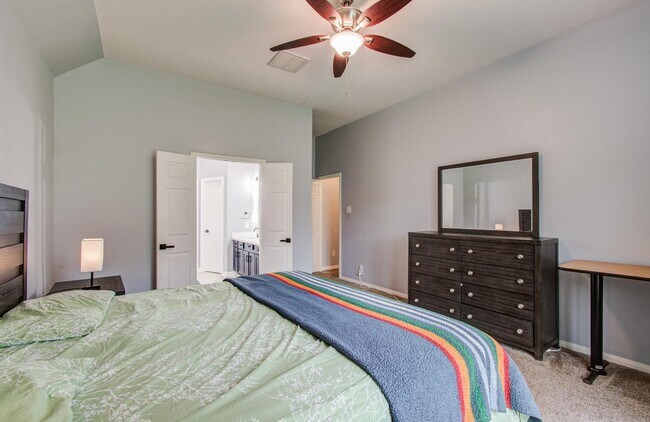 Building Photo - 3203 Blaesser Dr