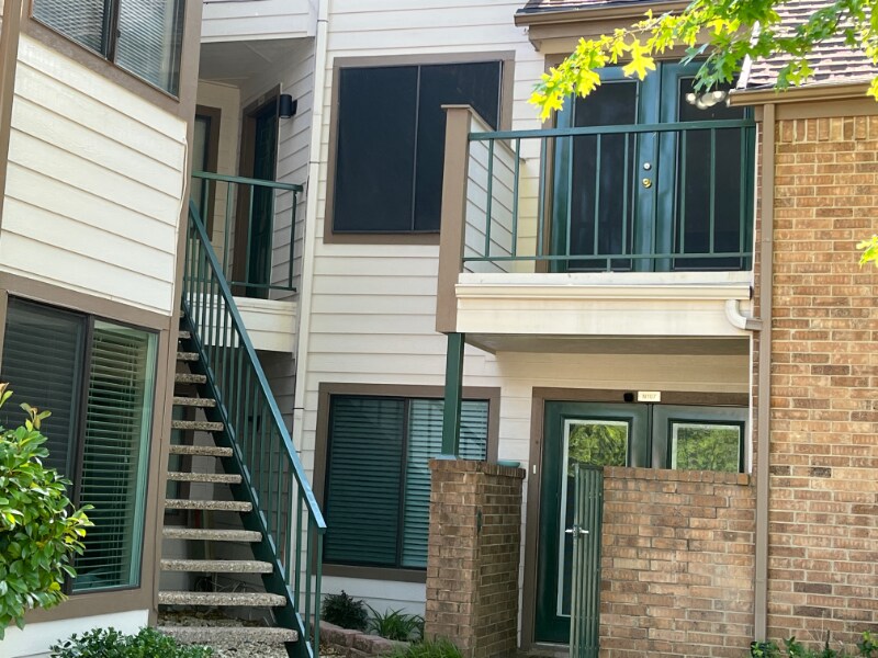 Building Photo - 2300 Bamboo Dr