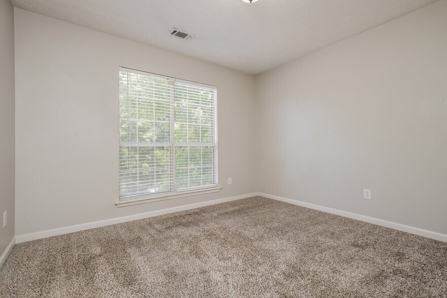 Building Photo - 685 Chaseridge Dr