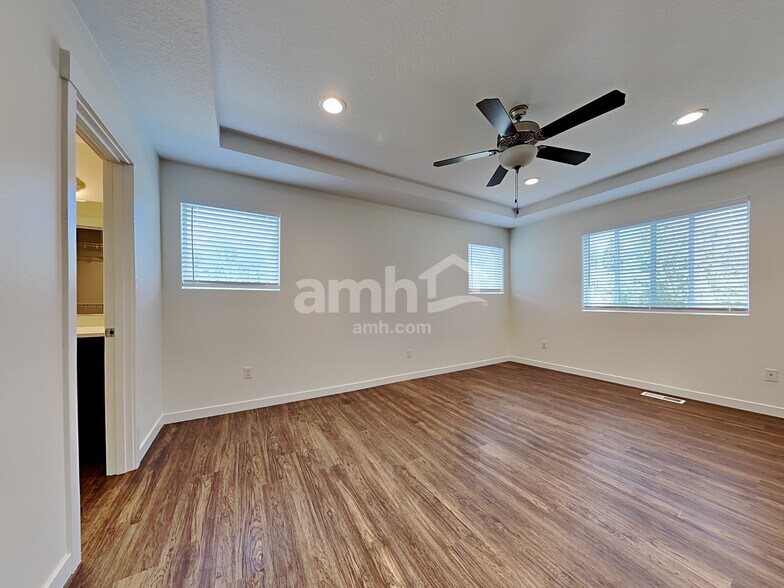 Building Photo - 1211 NE 12th St