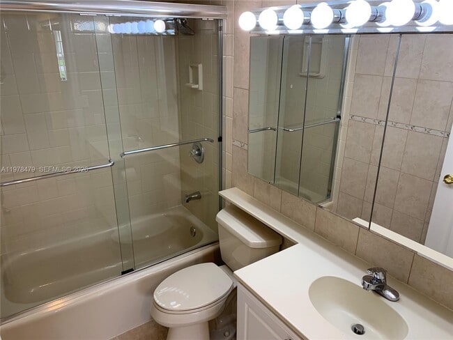 Building Photo - 570 S Park Rd