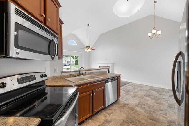 Building Photo - 3 Bedroom 2 Full Bath Home For Rent!