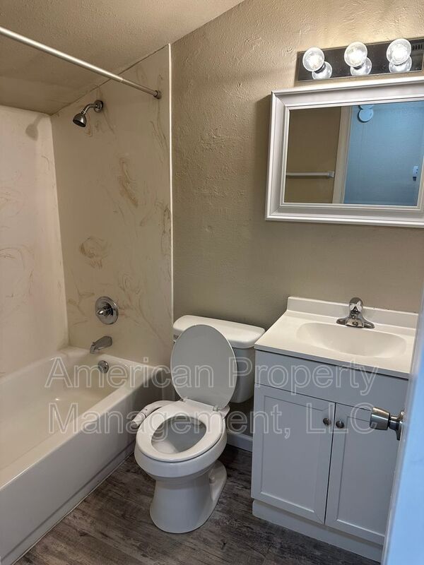 Building Photo - 3605 1/2 E 16th St-