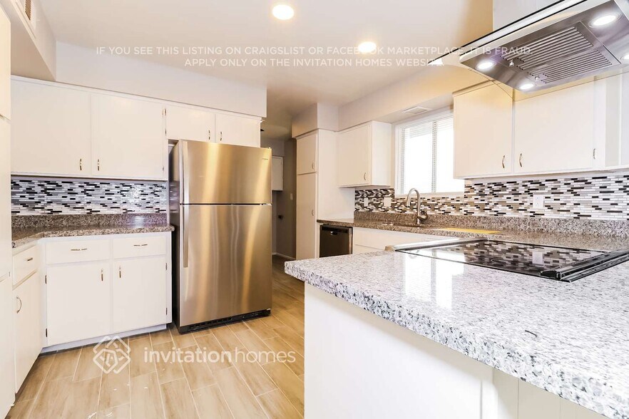Building Photo - 9417 N 39th Dr