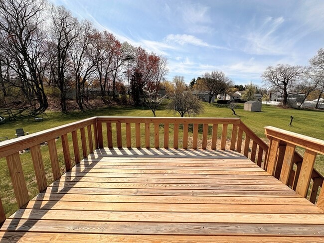 Building Photo - 37 Woodmont Dr