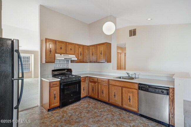 Building Photo - 405 Lexington Dr