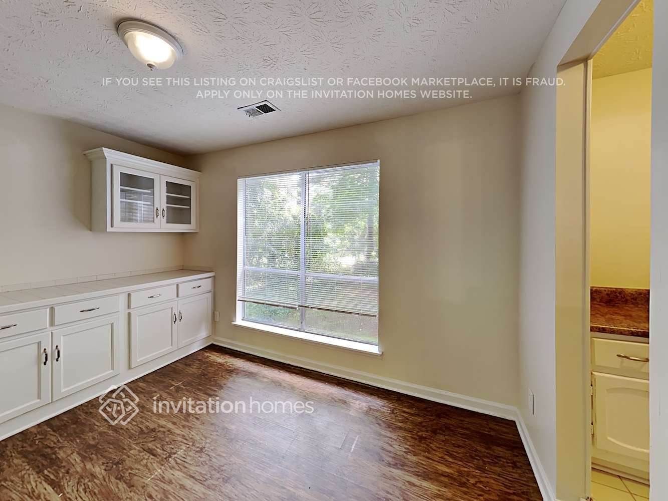 Building Photo - 614 Oxford Hall Dr SW