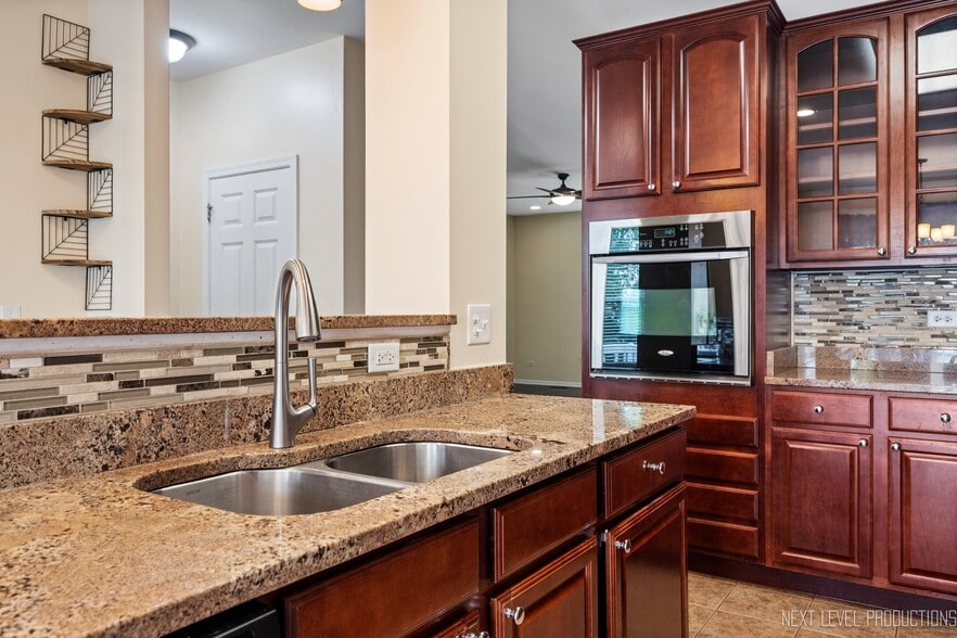 Building Photo - 5426 Cloverdale Rd