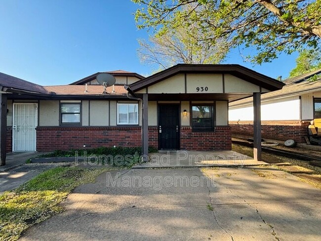 Building Photo - 930 SW 62nd St