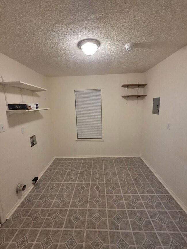 Building Photo - 3/2 in Claremont Subdivision