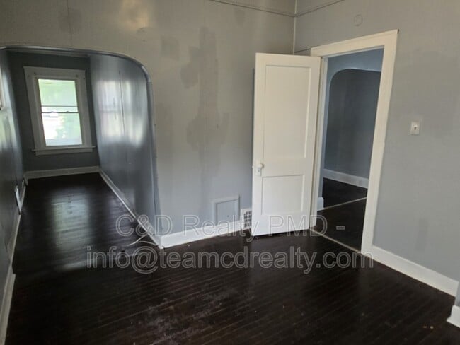 Building Photo - 378 E 156th St