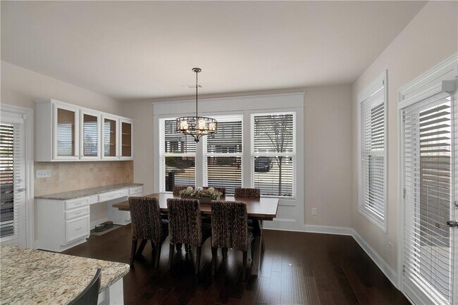 Building Photo - 3000 Smyrna Grove Dr