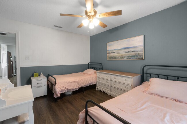 Building Photo - 6042 Capitol Dr