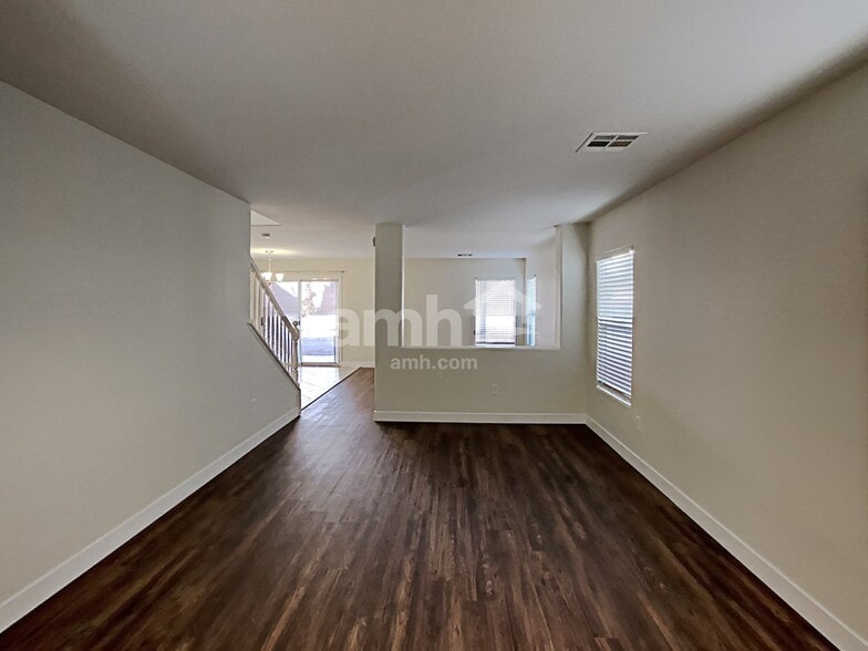 Building Photo - 2408 Cockatiel Dr