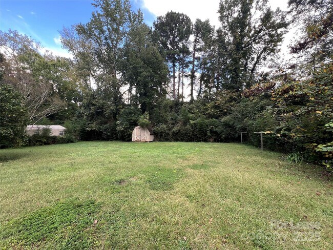 Building Photo - 5908 Amity Pl