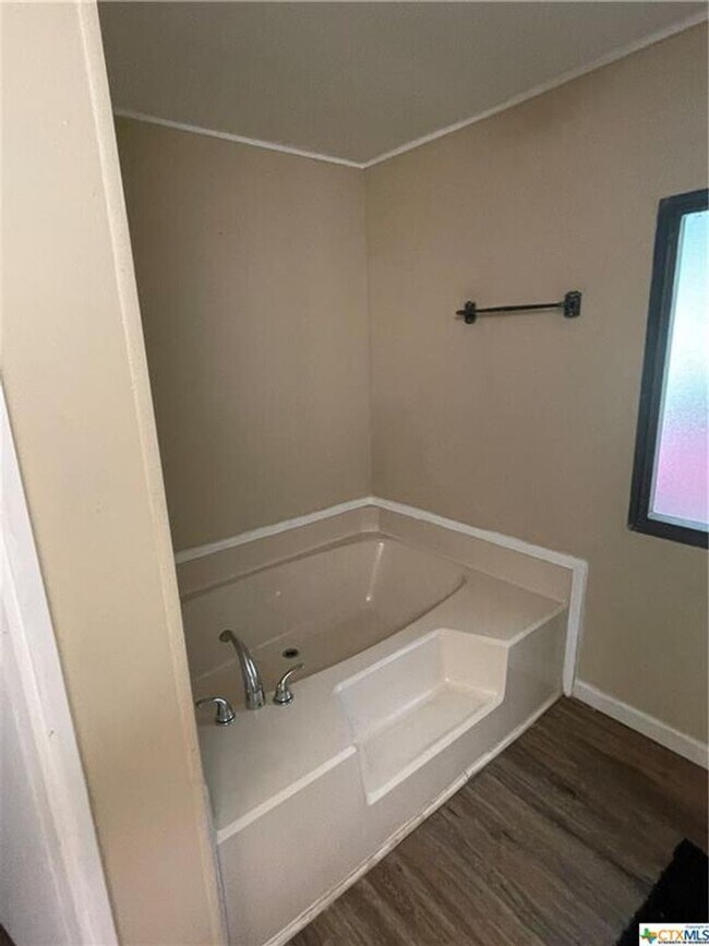 Building Photo - NEW ON MARKET /// RIVER FRONT CABIN AVAILABLE!!