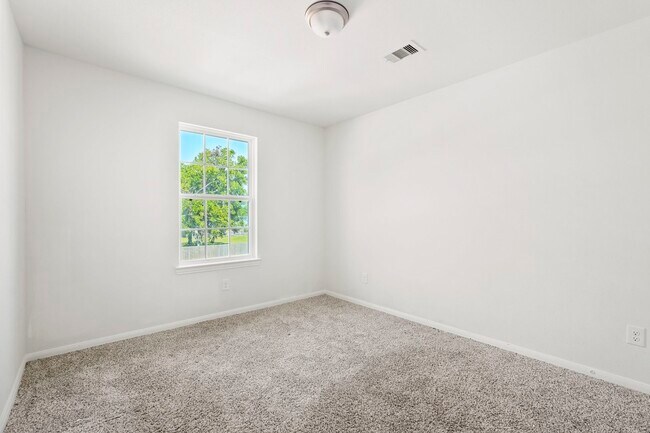 Building Photo - 7523 Parkview Dr