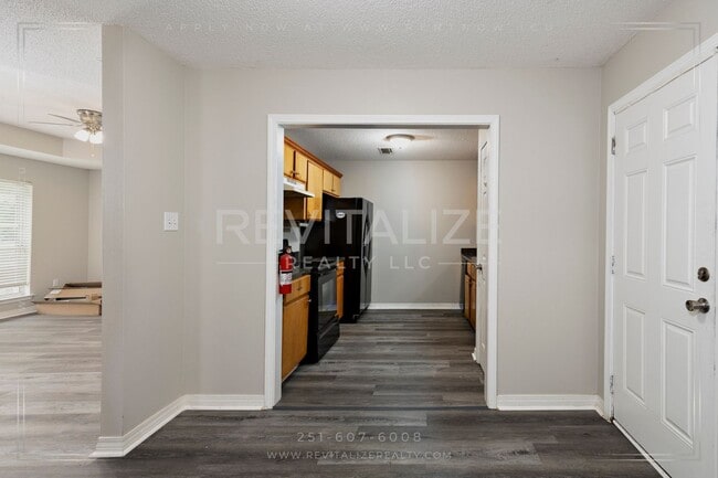 Building Photo - Newly Renovated Brick Home!