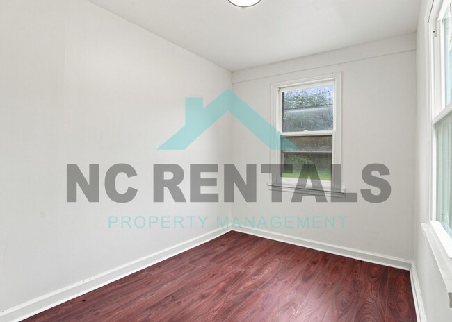 Building Photo - 141 Marthas Ln-