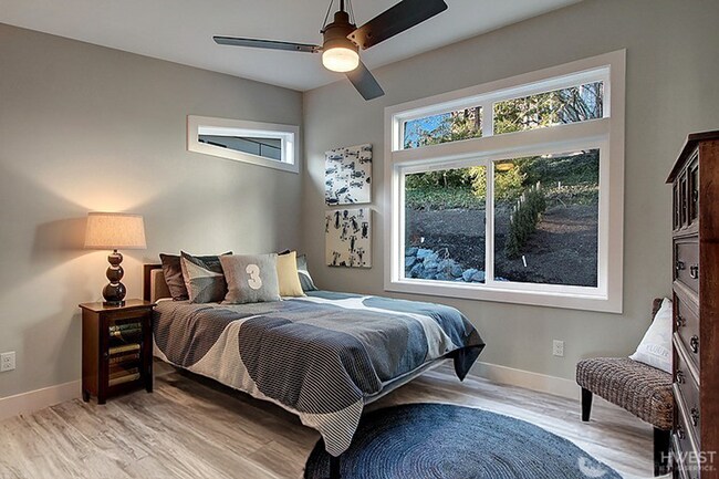 Building Photo - 4bd/3.5ba Kirkland Home