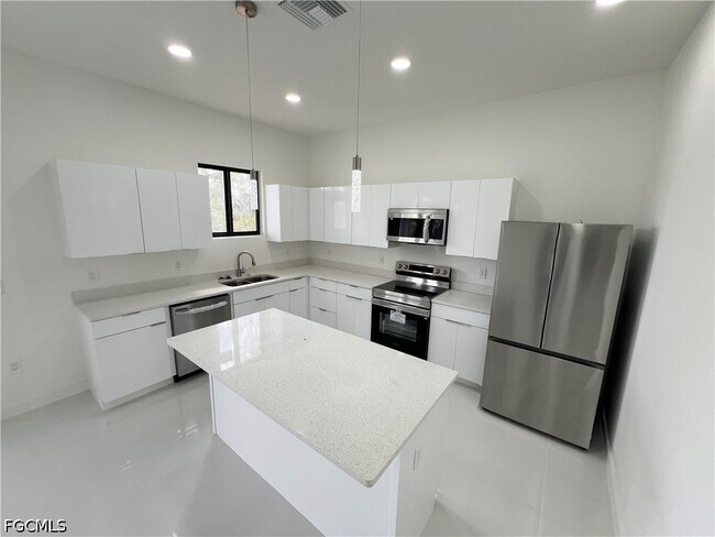 Building Photo - 2113 NW 41st Ave