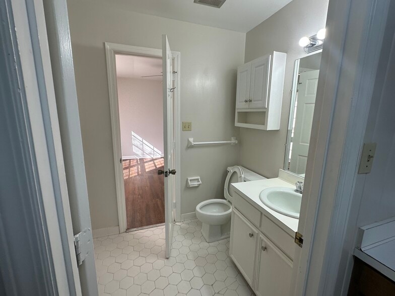 Half Bath - 2810 Falcon Ln