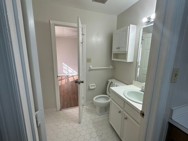 Half Bath - 2810 Falcon Ln