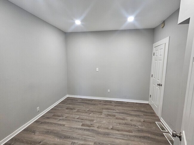 Building Photo - 1810 Dixwell Ave